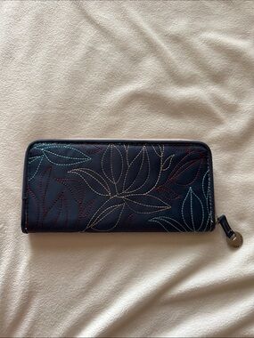 Travelon zip wallet